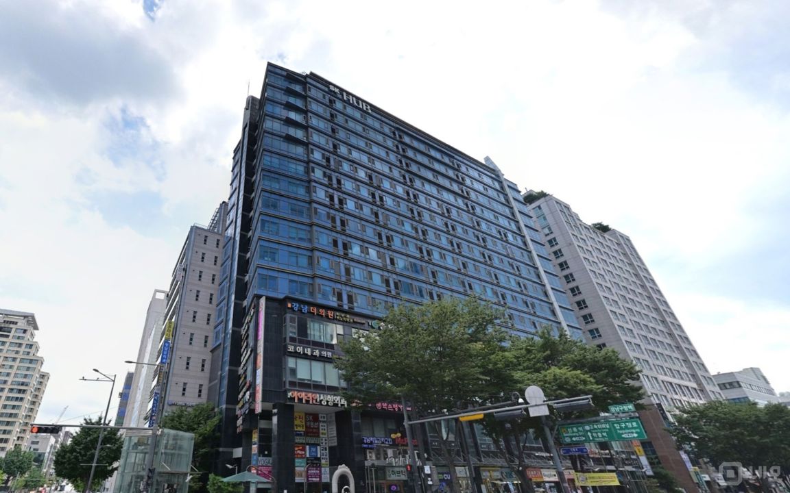 논현동 강남구청역 초역세권, 깔끔한 인테리어, 매출 상승세의 베이커리 매물의 5번째 사진