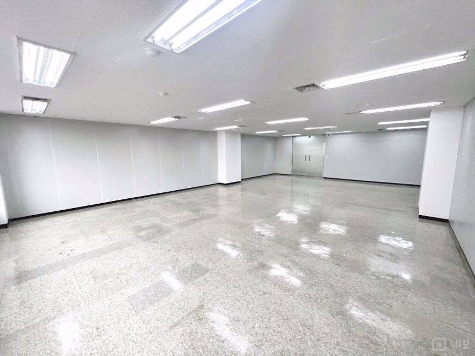 학동역 도보 3분거리 역세권 쾌적하고 깔끔한 사무실 임대 매물의 1번째 사진