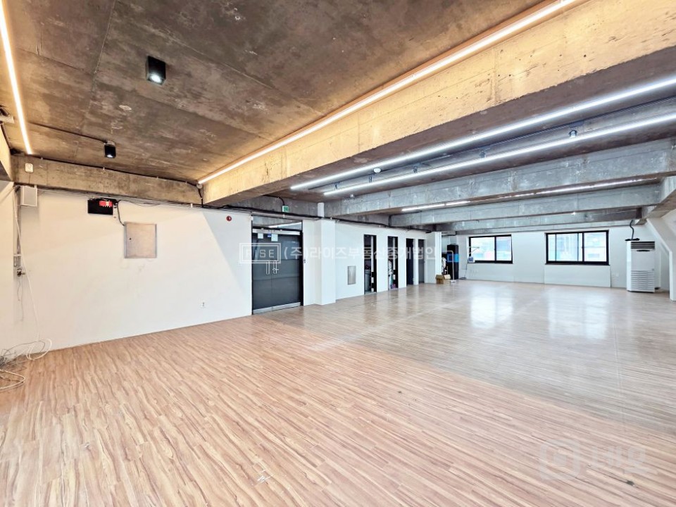 RISE 상수역합정역 인근 가성비좋은 사무실 매물의 3번째 사진