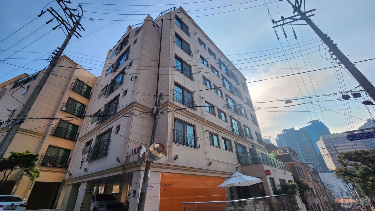 역삼역 역세권, 고급스러운 인테리어, SNS 핫플레이스인 와인바 매물의 5번째 사진