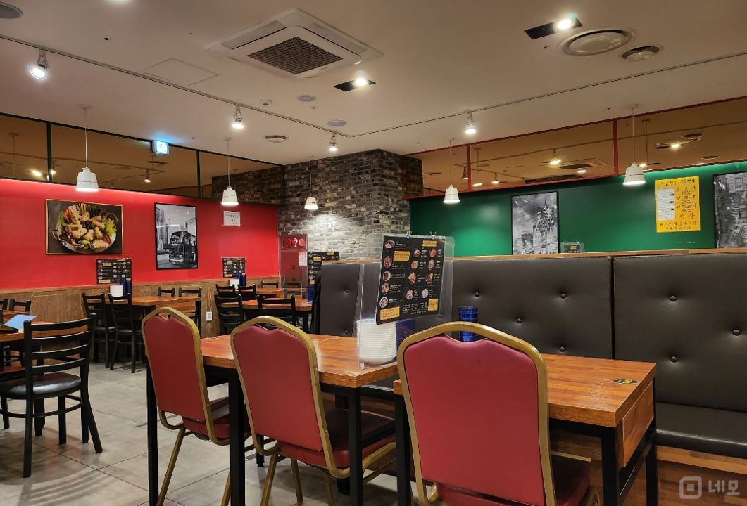 오피스 상권, 여의도공원 앞 대로변 지하1층 음식점 매물의 1번째 사진