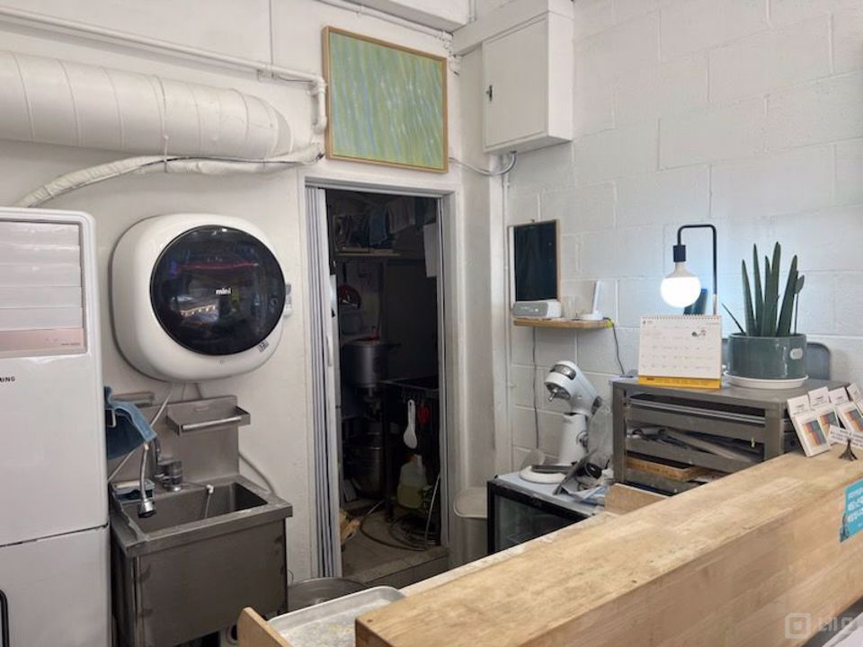 사당동 역세권 위치, 수요 좋은 1층 고로케, 꽈배기 전문점 매물의 2번째 사진