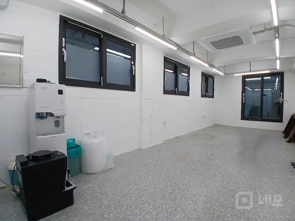 홍대입구역 도보 5분 신축급 1층 사무실 작업실 매물의 4번째 사진