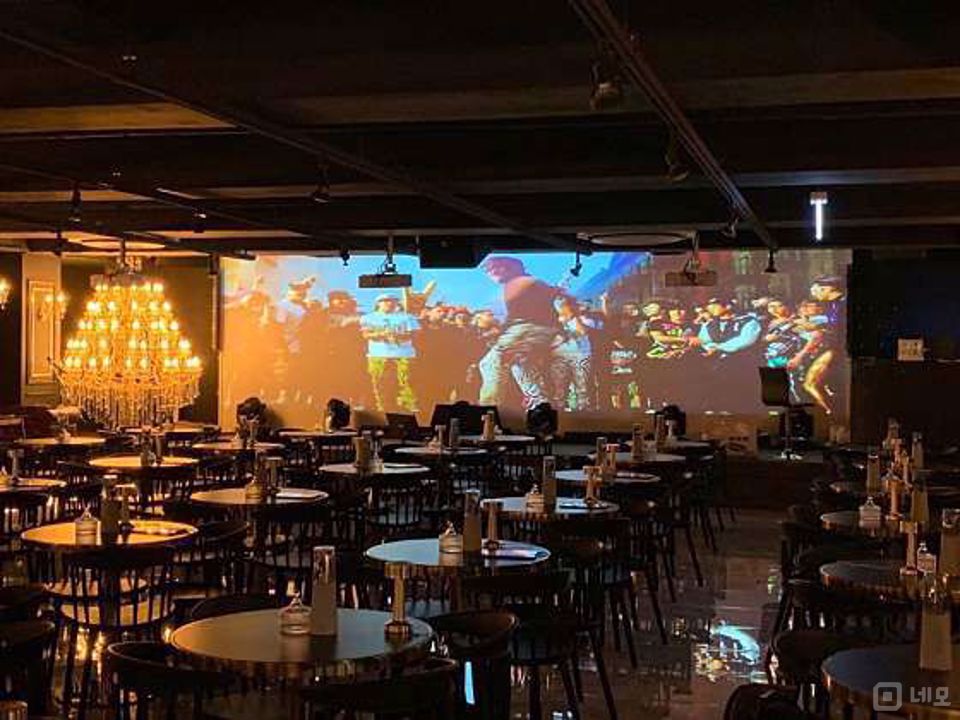 서초동 번화가에 위치한 요리주점 매물의 1번째 사진