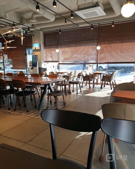 대단지 아파트 앞 프랜차이즈 카페 매물의 3번째 사진