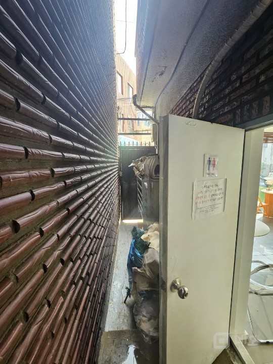 깨끗하고 햇볕잘드는 3면통유리 카페 내놓습니다! 매물의 14번째 사진