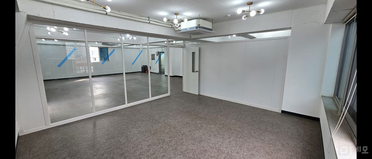 ● 이런 단독 테라스에 환한 내부 정말 놀랍습니다 매물의 11번째 사진
