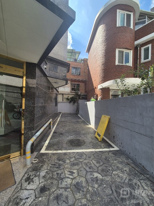 상봉동 깔끔한 통유리 노출좋은 무권리 1층상가 (실13평) 매물의 6번째 사진