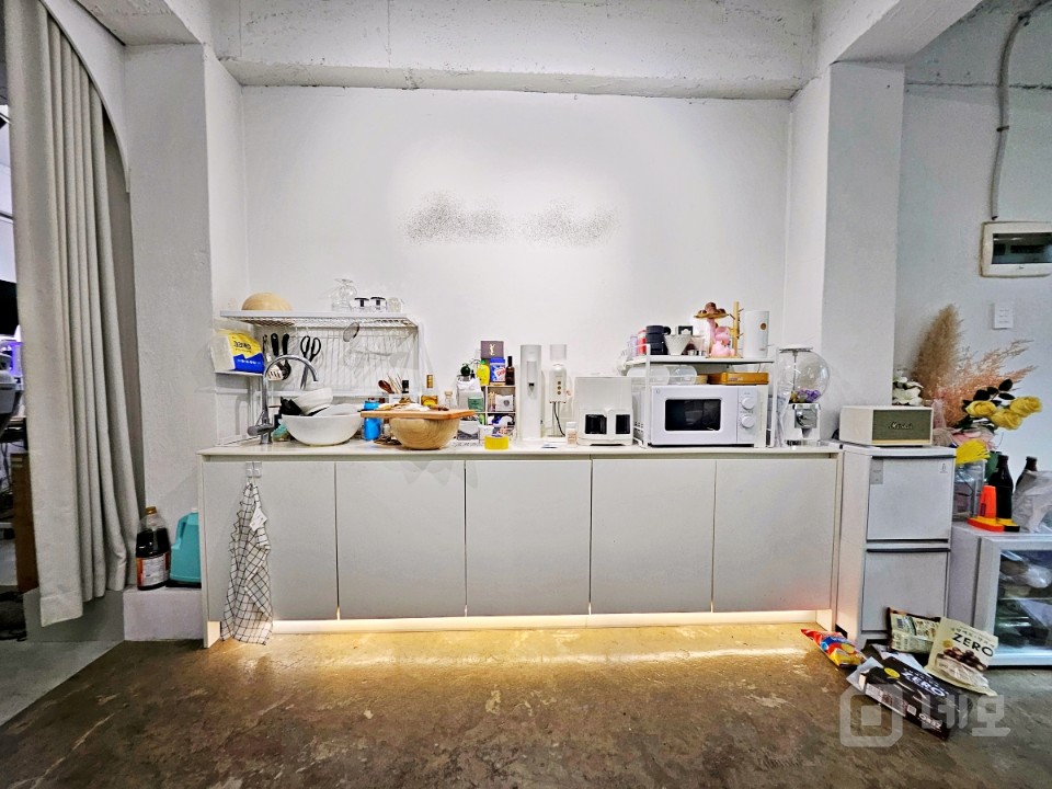 ⭐⭐ I 무권리 I 주차가능 I 망리단길인근 I 높은층고 I 채광굿 매물의 8번째 사진