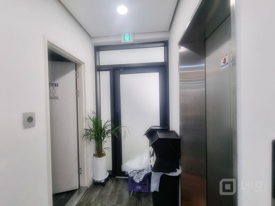 홍대역 3분 초역세권 동교동 내외관 퀄리티좋은 상가사무실!! 매물의 8번째 사진