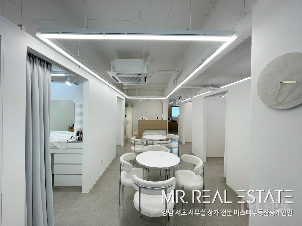 강남구청역도보1분.메이크업샵.발렛가능 매물의 3번째 사진