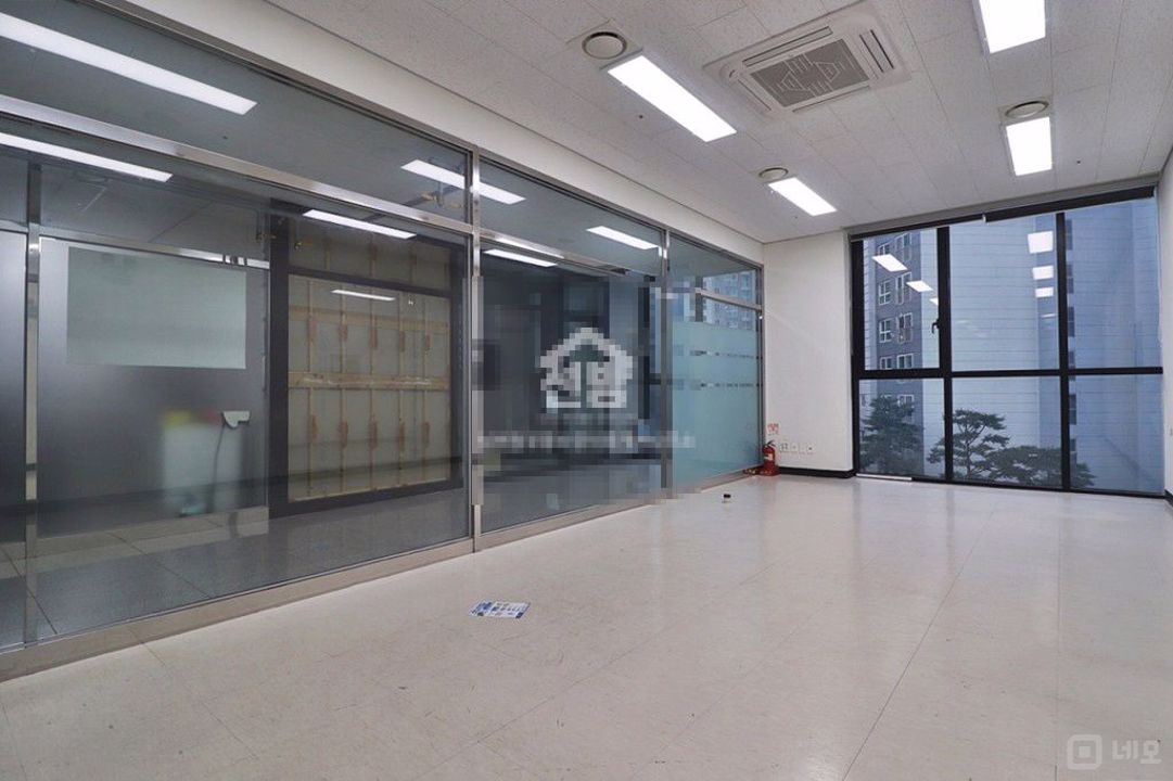마곡역 초역세권 코너 사무실 매물 저렴하게 바로 입주가능합니다. 매물의 3번째 사진