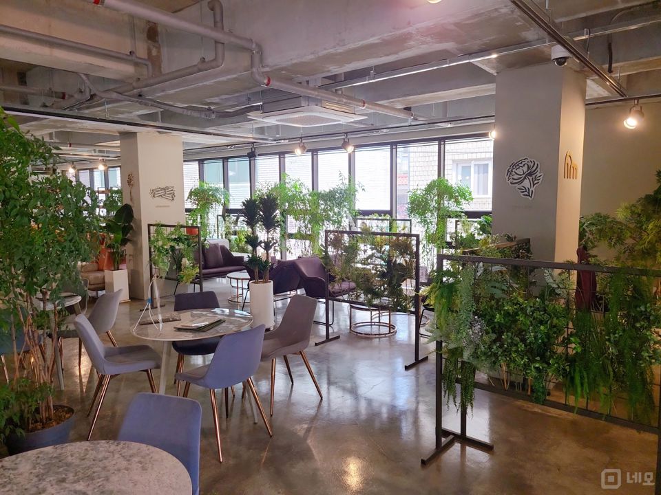 홍대입구역 도보 3분 홍대상권 중심부에 위치 전통차카페 매물의 2번째 사진