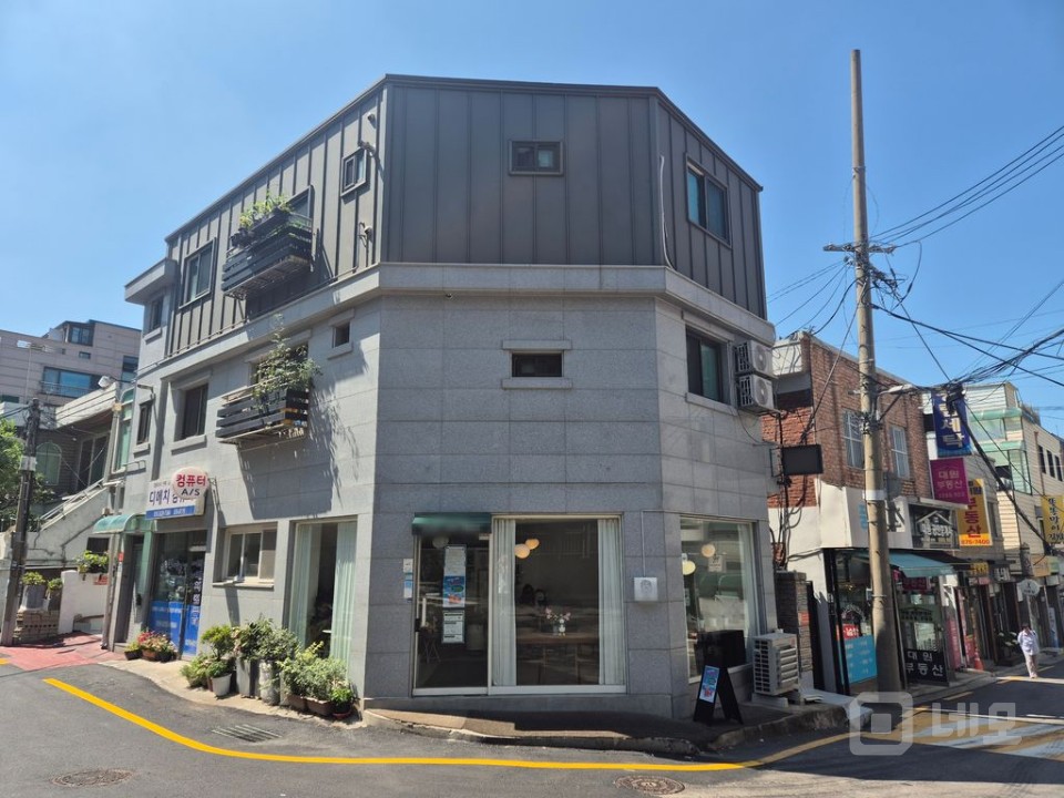 즉시 수익 창출 가능한 사거리 코너 자리 3면 통창 예쁜 카페 매물의 19번째 사진