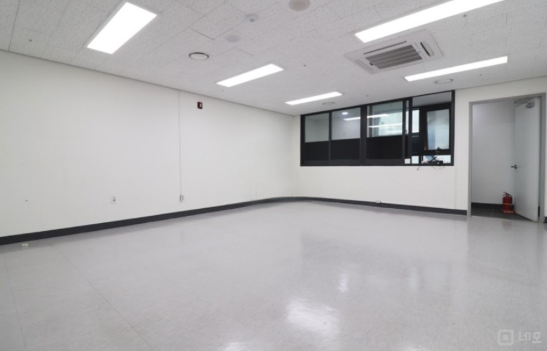 정사각형, 발산역역세권, 발코니 있는 주차2대 가능한 저렴한 사무실 매물의 1번째 사진