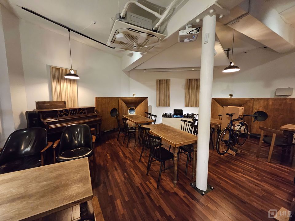 인테리어 완비된, 성수동 통건물 카페 매물의 3번째 사진
