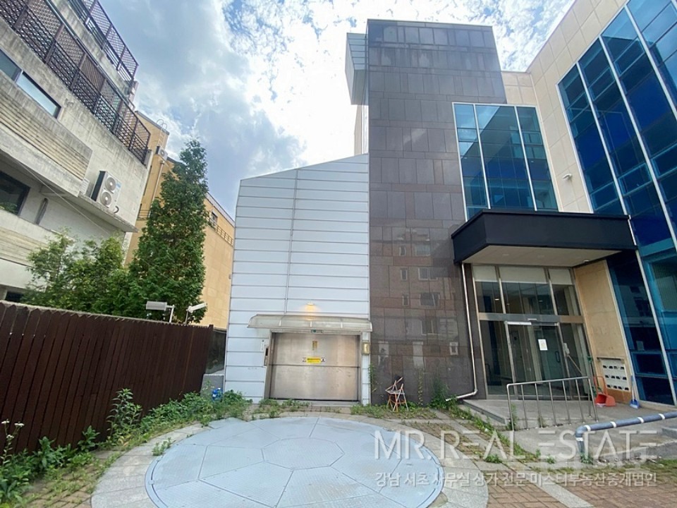 실사진 논현역인근 통사옥 주차 10대 노출천장 레일조명 매물의 3번째 사진