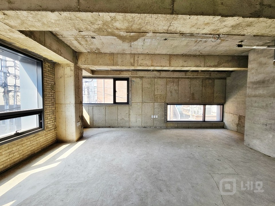 JS 망리단길 메인대로 신축급 무권리 신축 상가 매물의 9번째 사진