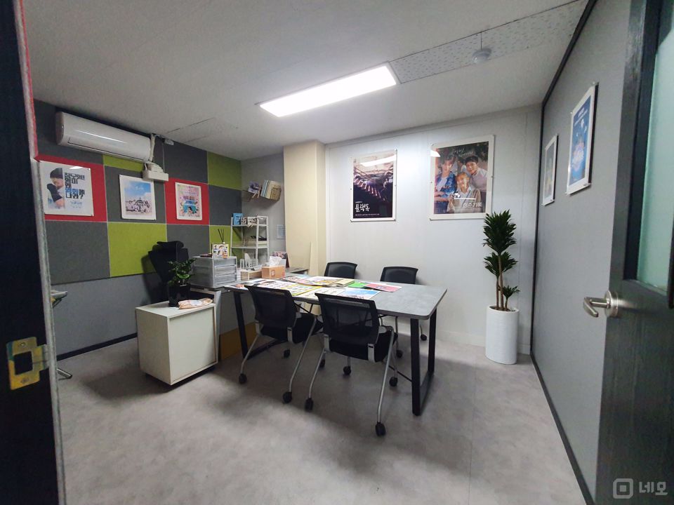 창천동 버스정류장 바로 앞 가시성 좋은 사무실 매물의 3번째 사진