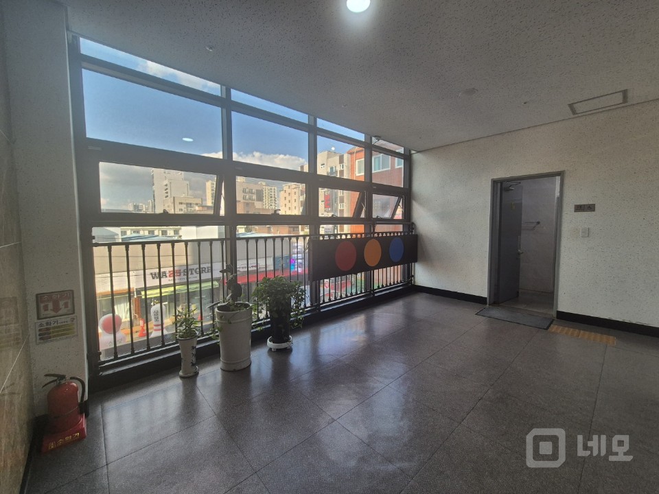 동부시장 시설 깔끔 2층 사무실 상가 엘베0 주차0 매물의 1번째 사진