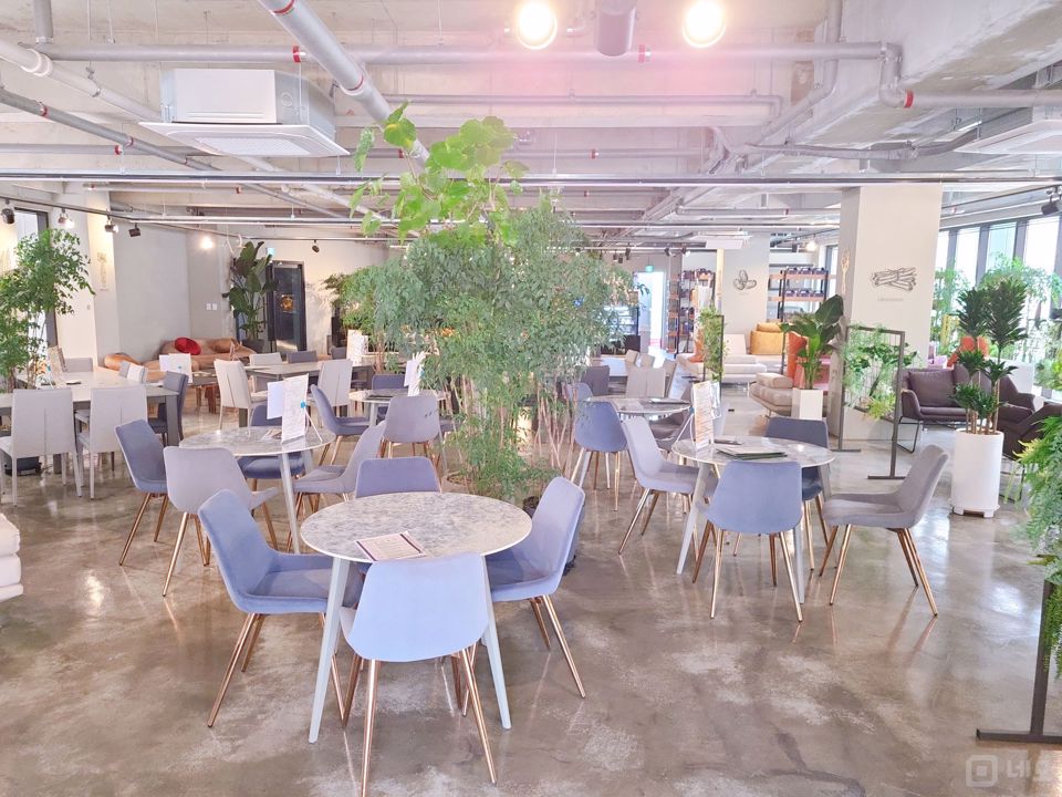 서교동 번화가에 위치한 찻집 매물의 1번째 사진