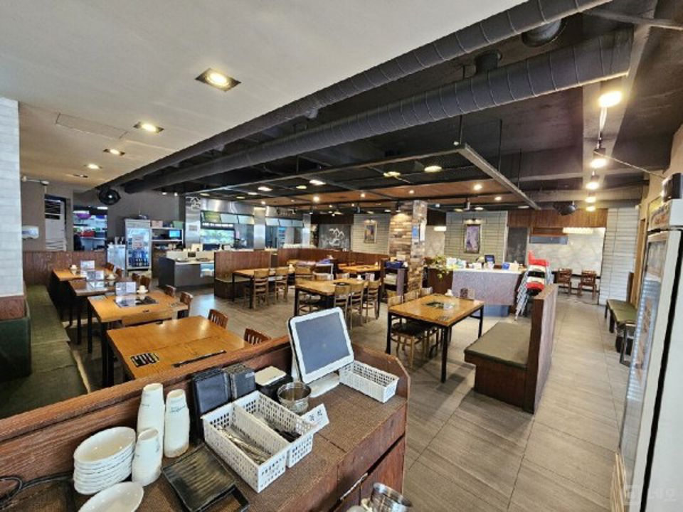 인테리어 완비된 매출이 안정적인 대형 평수 암사동 상가 매물의 4번째 사진