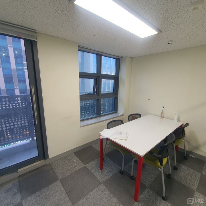 집기인수 가능한 10평대 인테리어 사무실 즉시입주 가능  매물의 5번째 사진
