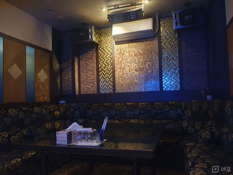 화곡동 까치산역 복개천 먹자골목 초입 노래방 매매 매물의 2번째 사진