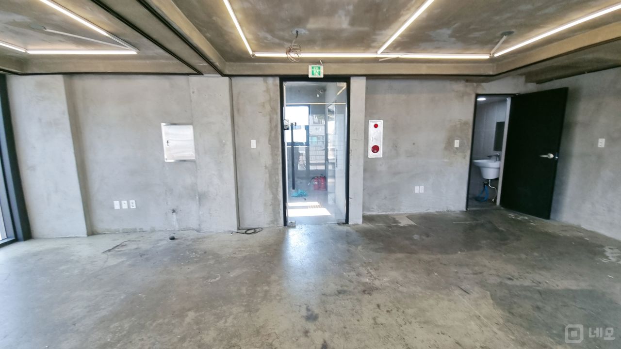 채광 우수한 남서향 5층 사무실 매물의 4번째 사진