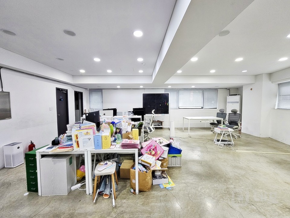 JS 홍대 합정역세권 깔끔한 화이트톤 사무실 매물의 7번째 사진