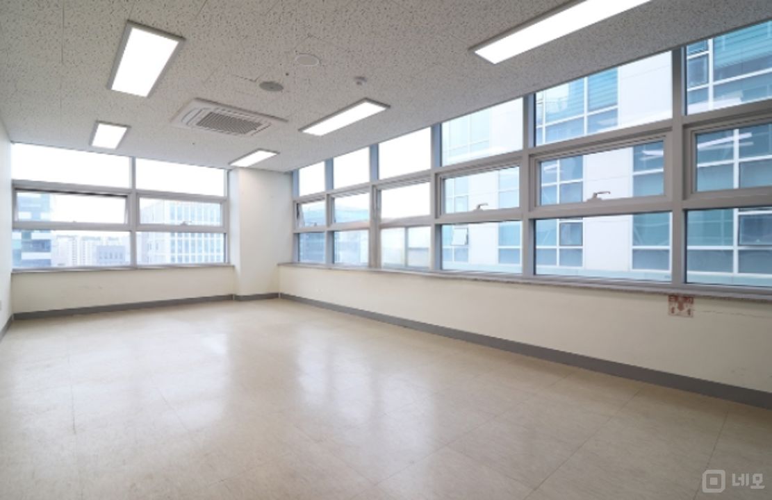 금액협의 가능! 코너양창 저렴한 1인 2인 사무실 매물의 1번째 사진