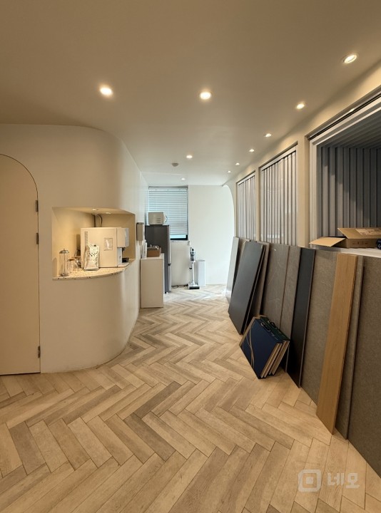 인테리어, 시설 완비 된 상가, 사무실, 3면 창으로 개방방 우수 매물의 11번째 사진