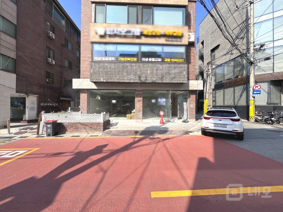 학동역 인근 2면 통창! 무권리! 리모델링 1층 상가 매물! 매물의 8번째 사진