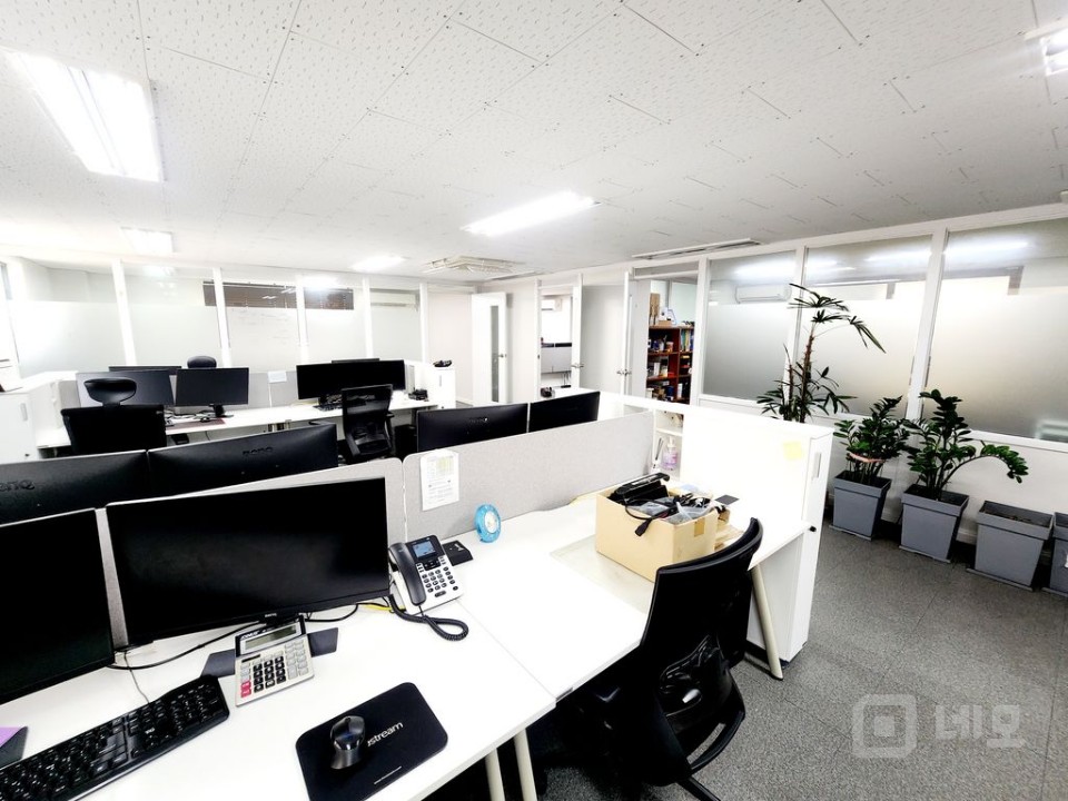 가성비 사무실 O 주차 3대가능O  룸 인테리어 O시설 완비 O더블역세권 매물의 3번째 사진