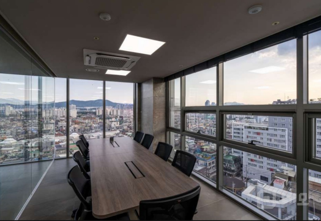 ☆ 뷰 맛집 ☆ 주차 편리한 역세권 력셔리 오피스  매물의 3번째 사진