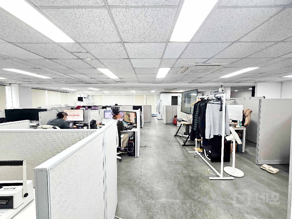 I세븐I 대로변·테라스·설비까지 갖춘 최적의 홍대 오피스 매물의 2번째 사진