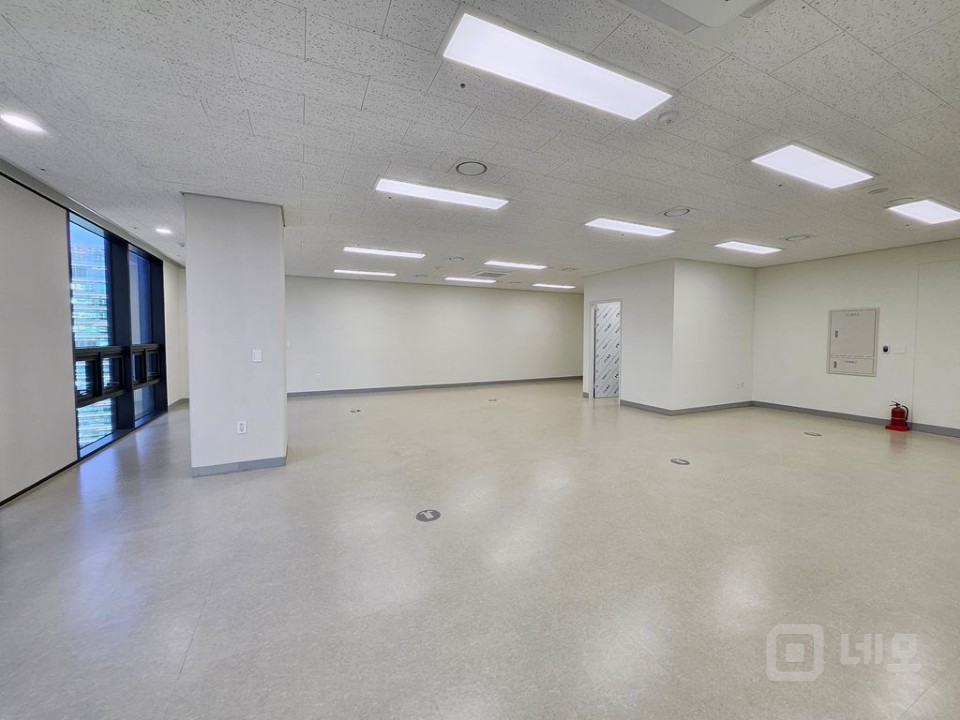 가산어반워크 사무실 실42평 룸2개 탕비실 즉시입주가능 매물의 7번째 사진