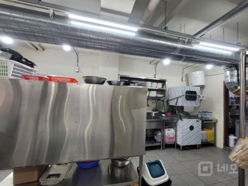 명지국제신도시 먹자골목 깨끗한 식당 급매 매물의 2번째 사진