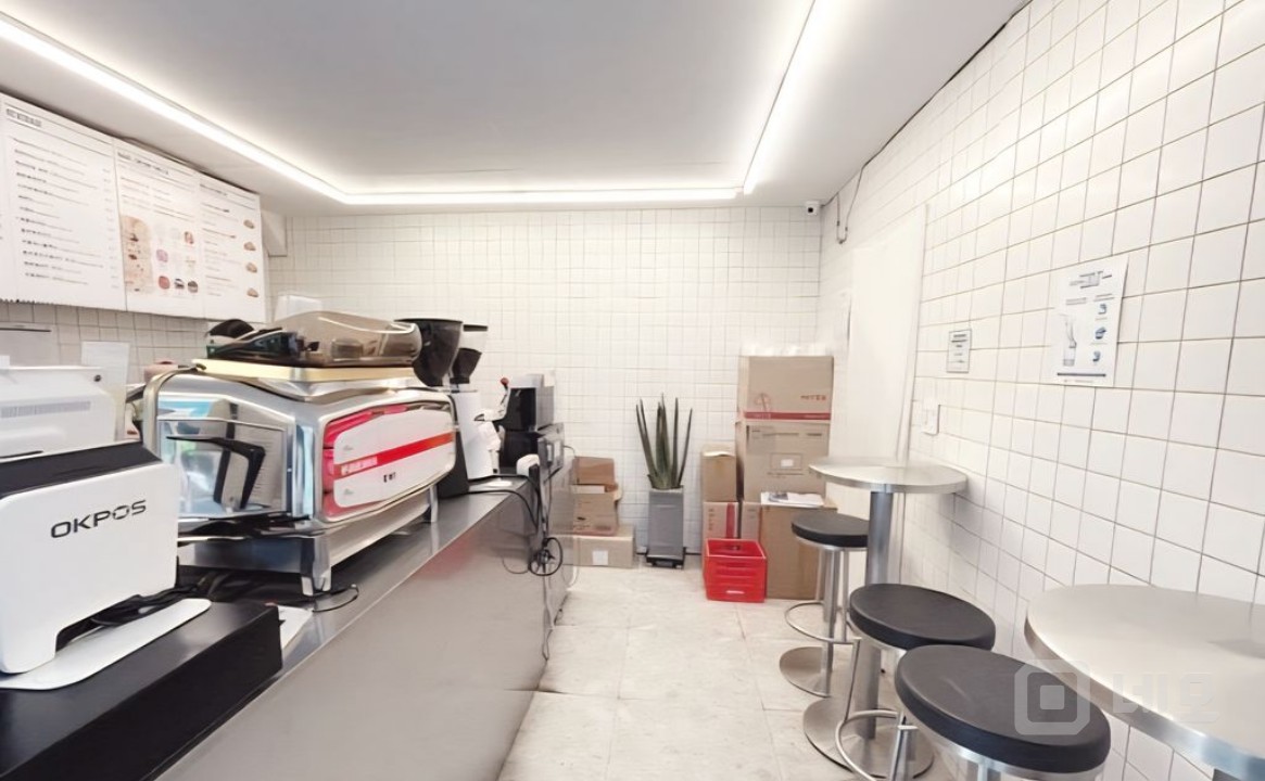 무권리 종로5가 초역세권 대로변 이면 통창 업종제한 없음 매물의 2번째 사진