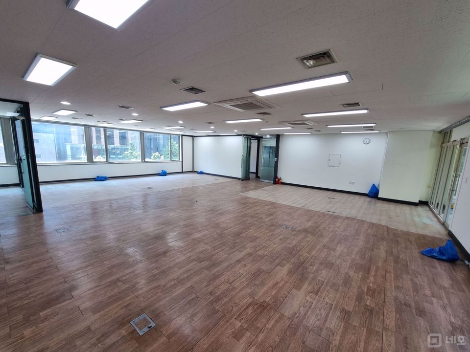 역삼역, 언주역 도보 15분 내외 거리, 역삼동 사무실 매물의 1번째 사진