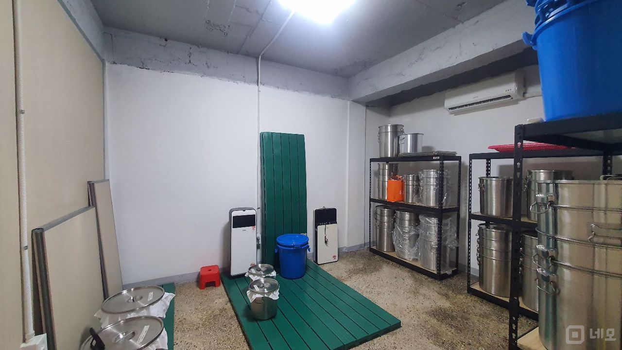 유동인구 많은 방배동 대로변 지하 상가 매물의 1번째 사진