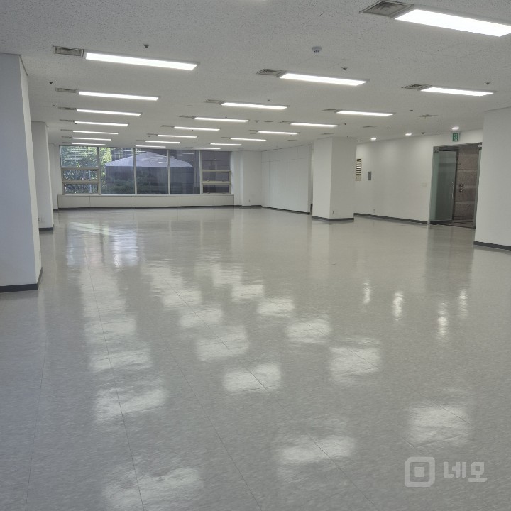 💕삼성동 I 쾌적한 화이트톤 인테리어 I 빠른 계약 예상되는 사무실 매물의 13번째 사진