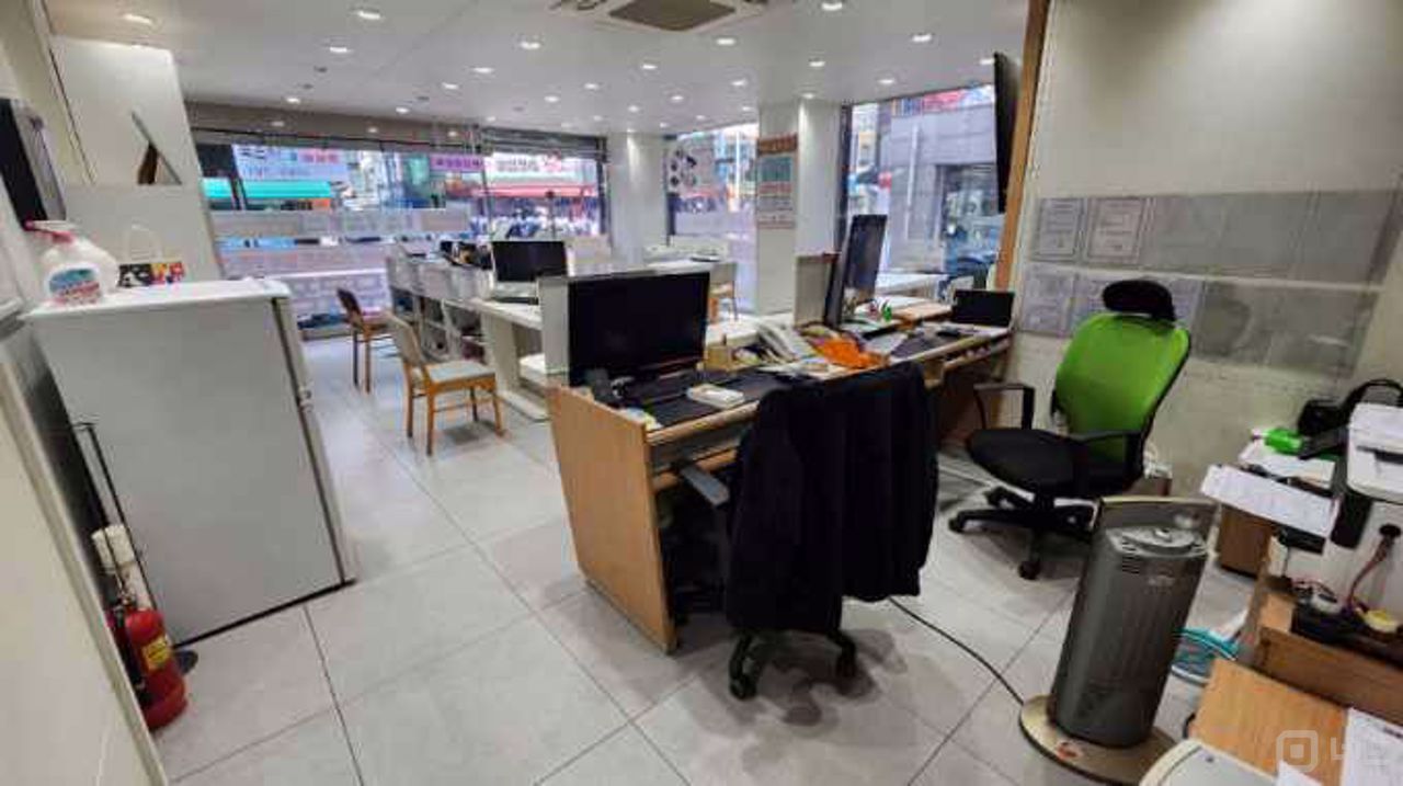 유동인구가 많고 접근성이 좋은 신장동 이동통신점 매물의 1번째 사진