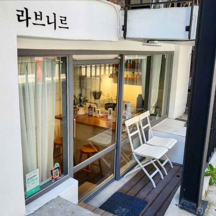 유동인구 많은, 성수동1가 뚝섬역 먹자골목에 위치한 미용실 매물의 7번째 사진