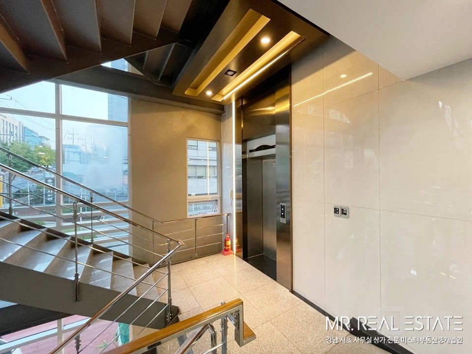 학동역2분.대로변.내외관ACE.냉난방기완비.사진有 매물의 18번째 사진