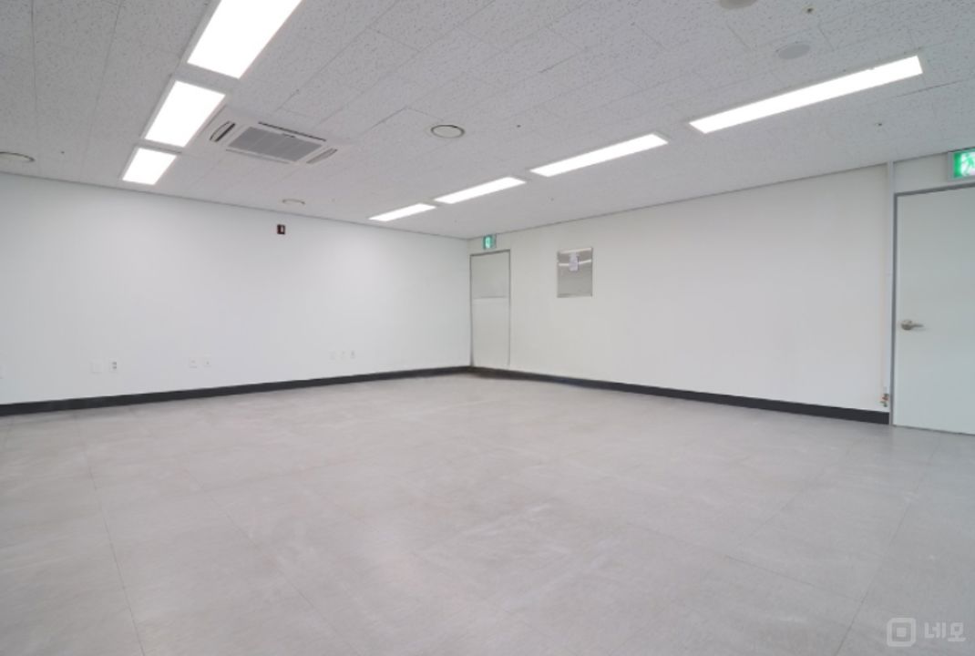 실사용 약 27평 회의실 있는 뷰좋은  25평대 사무실 매물의 5번째 사진