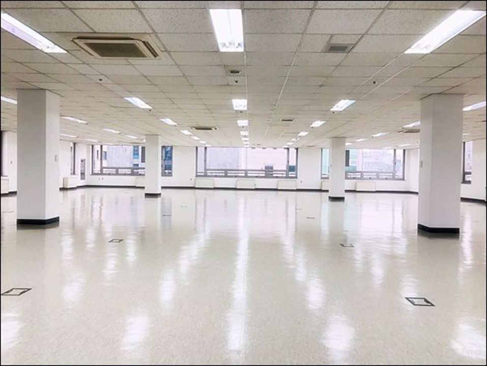 ●학동역 10번 출구 도보 2분 이내 위치! 내부 매우 깨끗합니다 ! 매물의 1번째 사진