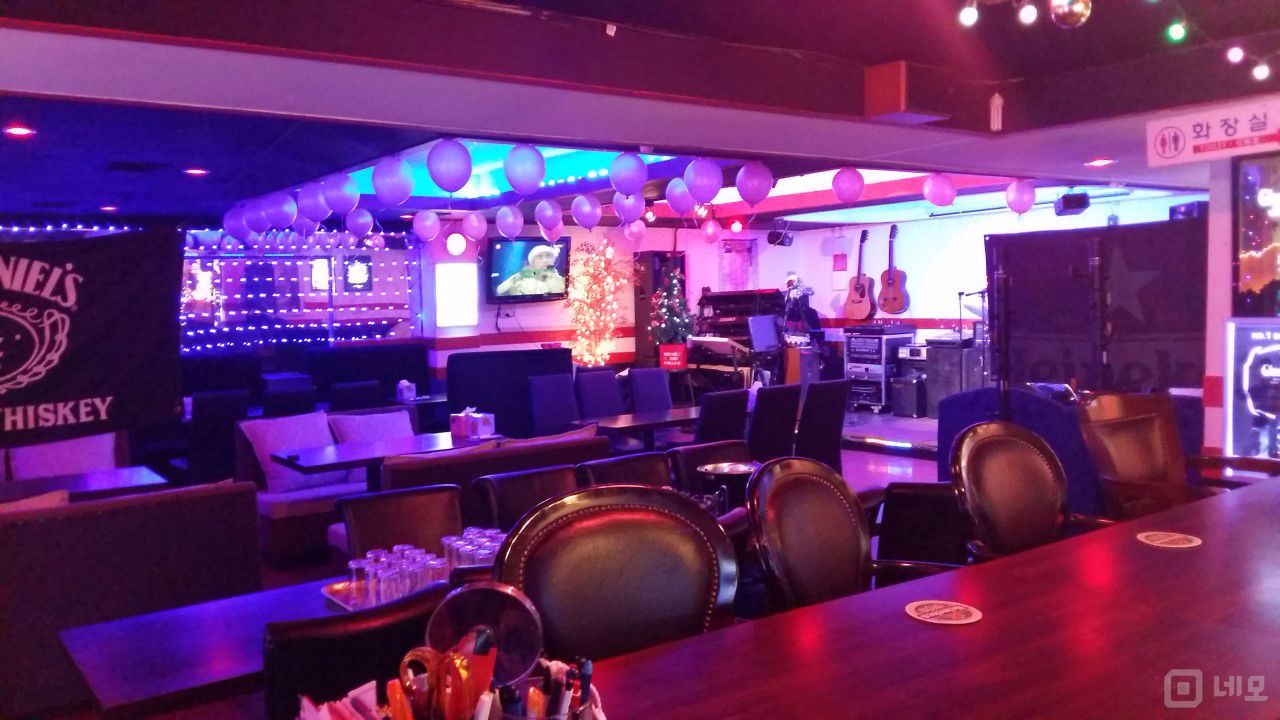 합정역 초역세권, 30년 영업, 단골고객 많은 라이브카페 매물의 1번째 사진