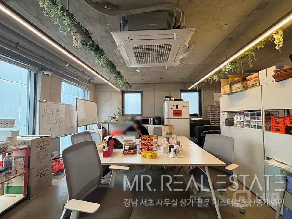 강남역코앞.초역세권.인테리어ACE사무실.무료1대.뷰맛집 매물의 5번째 사진
