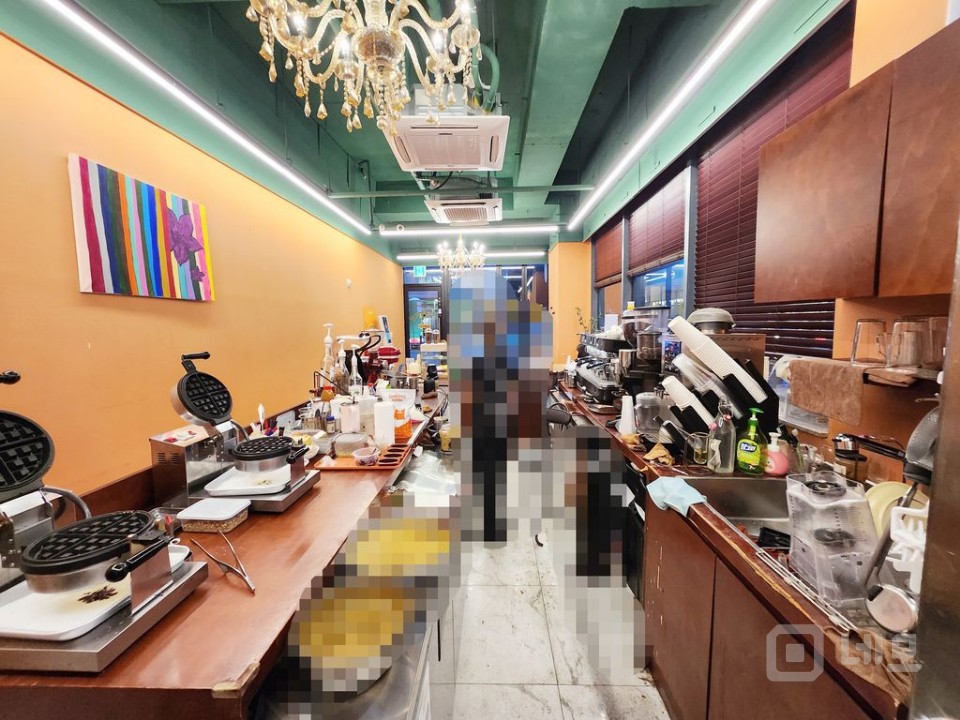 마곡역 메인 맞상가,카페 풀 인테리어,폴딩도어,간판노출 좋음,유동풍부 매물의 4번째 사진